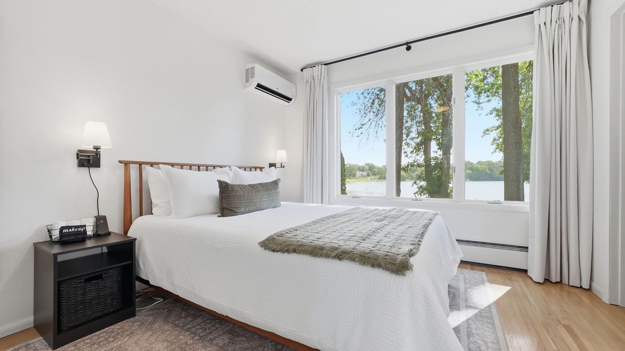 Photo of Bedroom in Shoreview