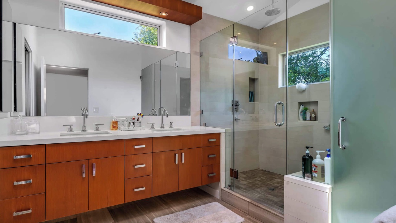 Photo of Bathroom in Mar Vista