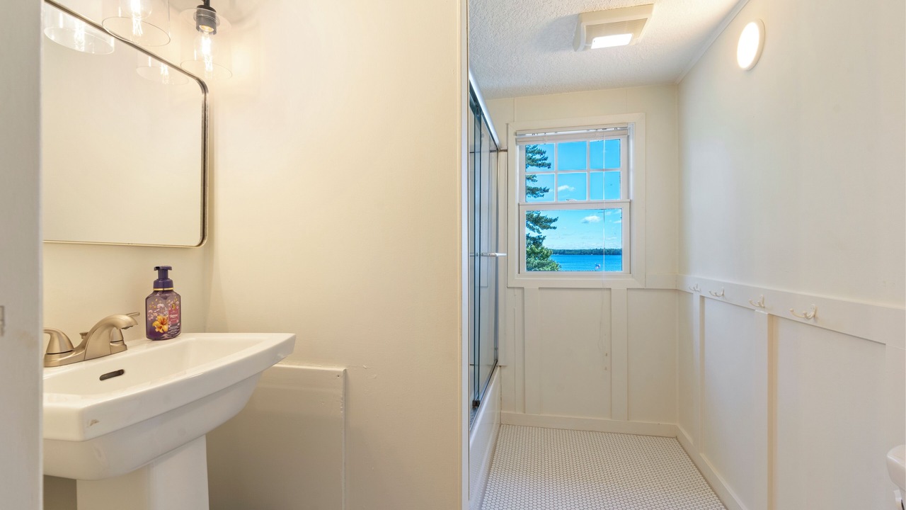 Photo of Bathroom in Emily