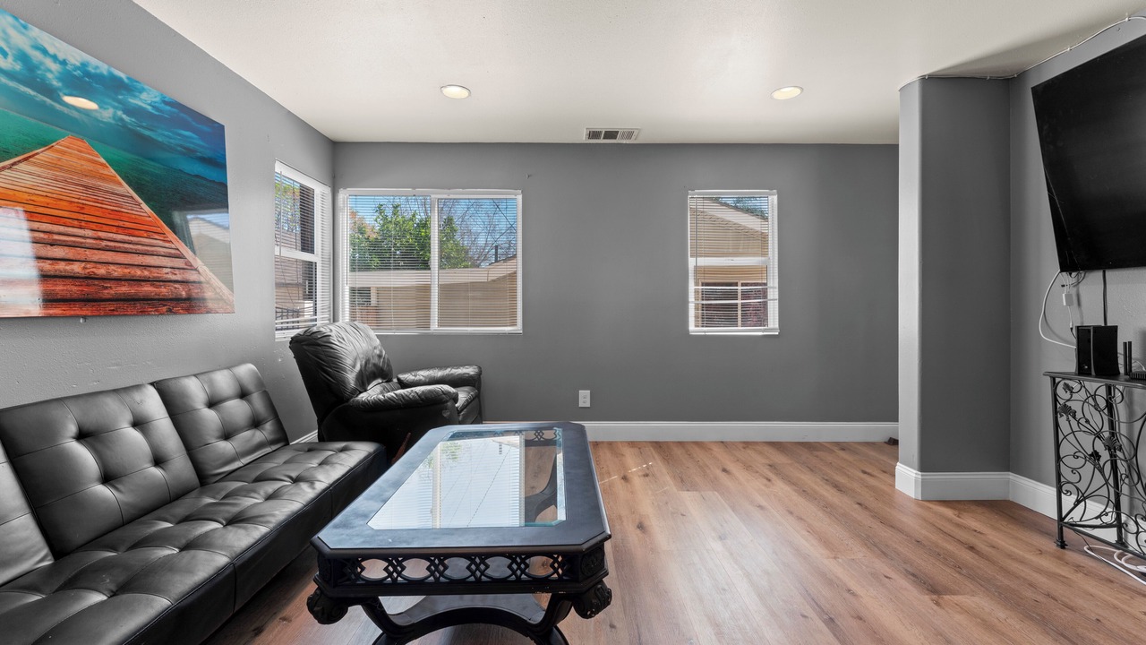 Photo of Livingroom in Lake Elsinore