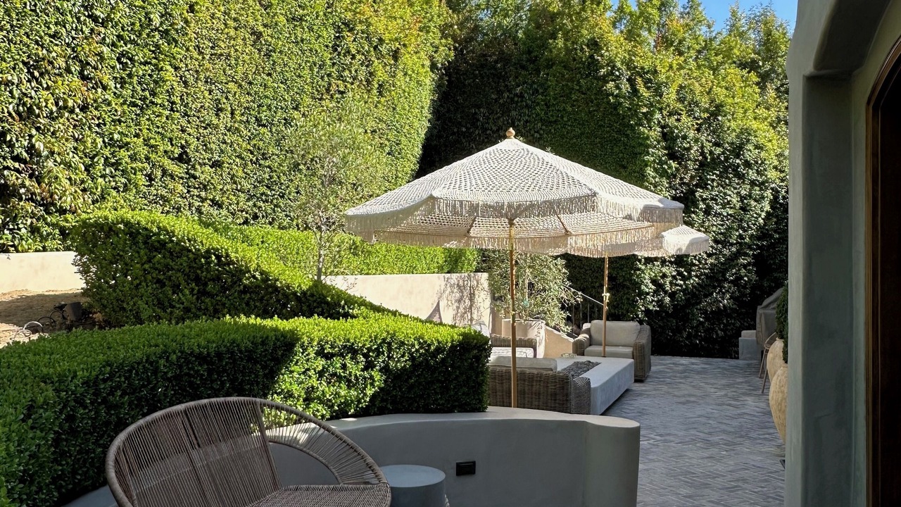 Photo of Others in Hollywood Hills