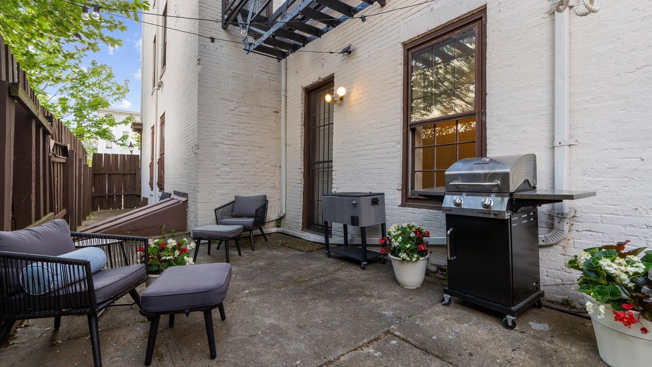 Photo of Patio Balcony in Barre Circle