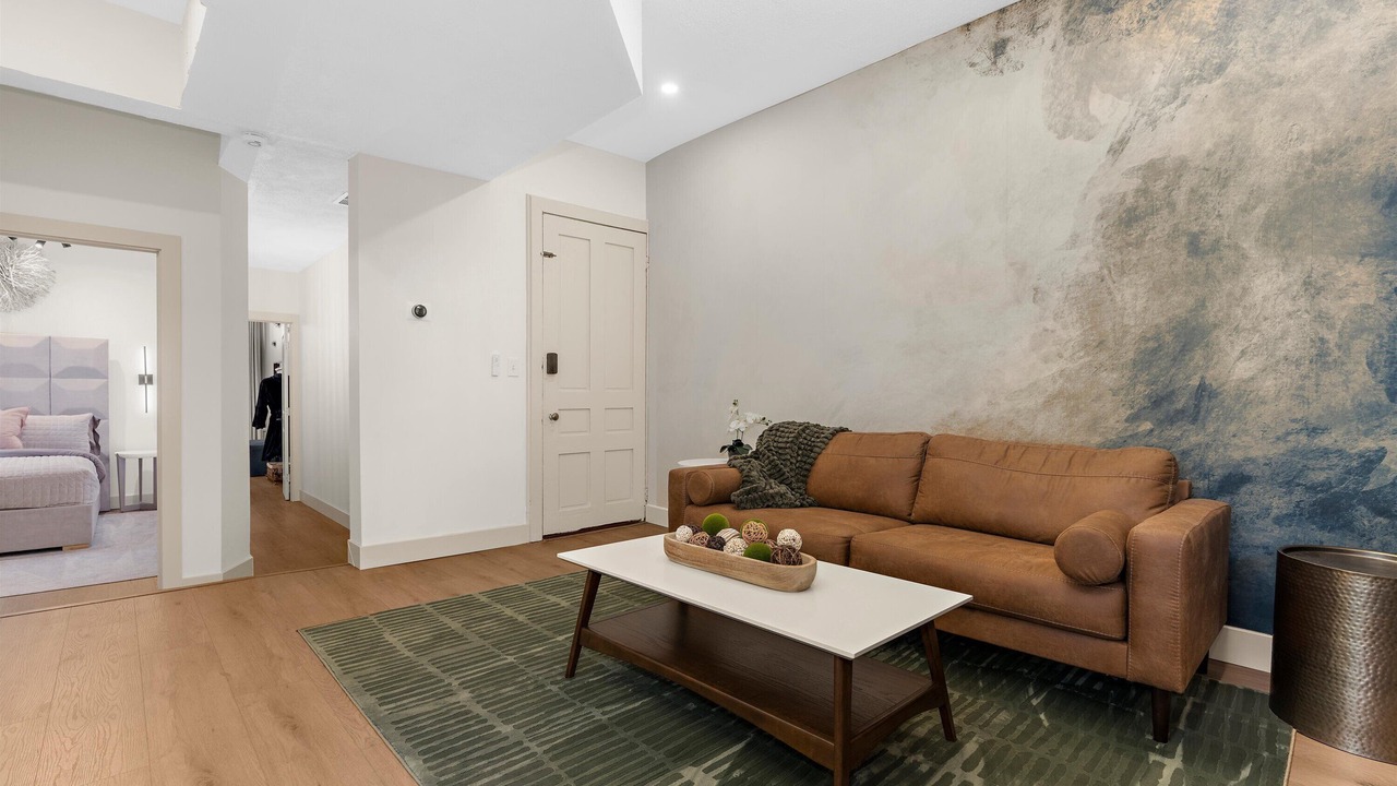 Photo of Livingroom in Barre Circle