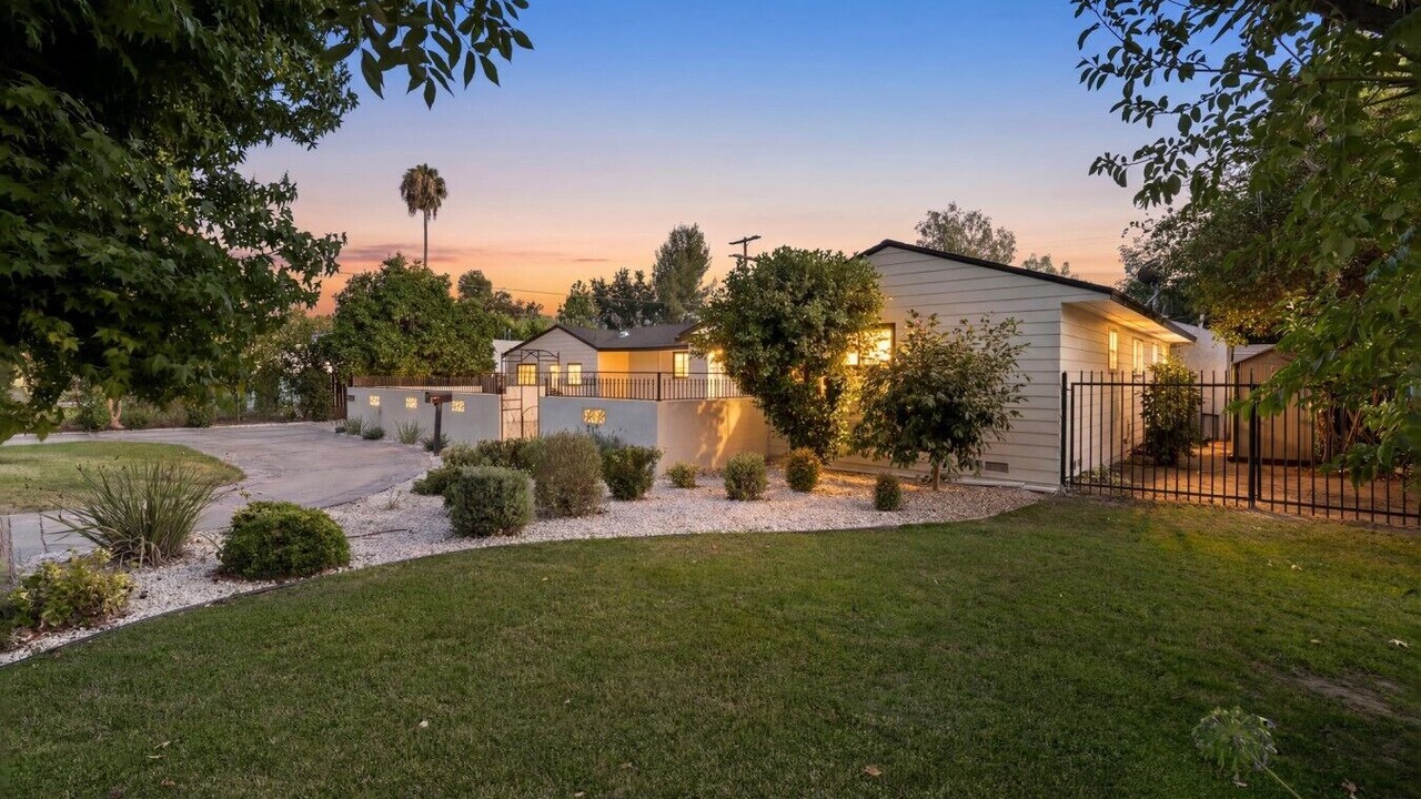 Photo of Outdoor in Valley Glen