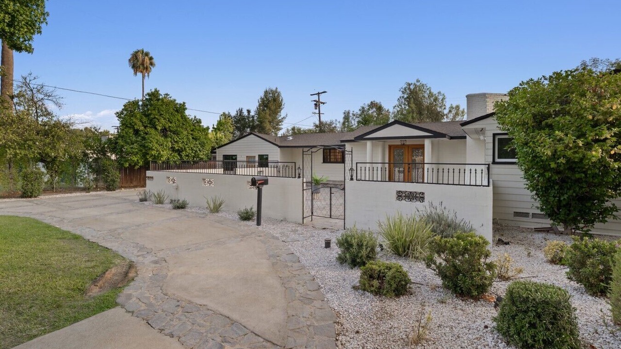 Photo of Outdoor in Valley Glen