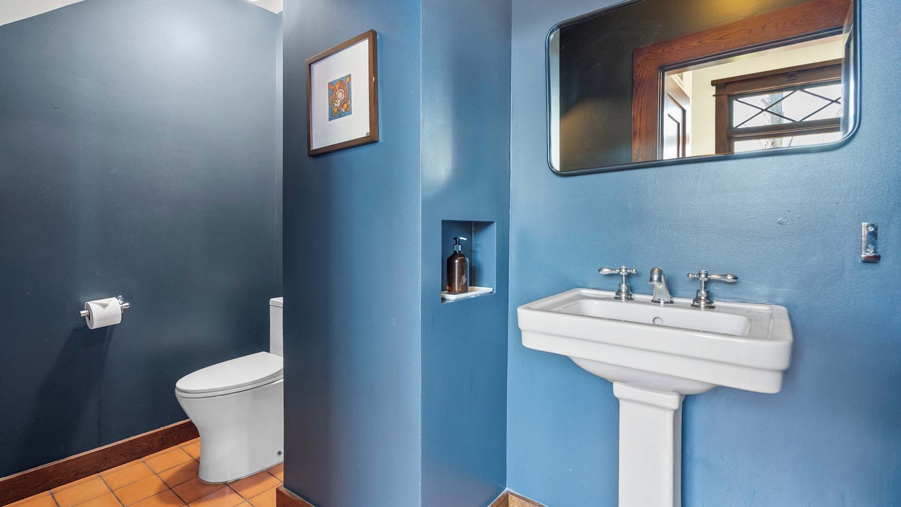 Photo of Bedroom in Mid City