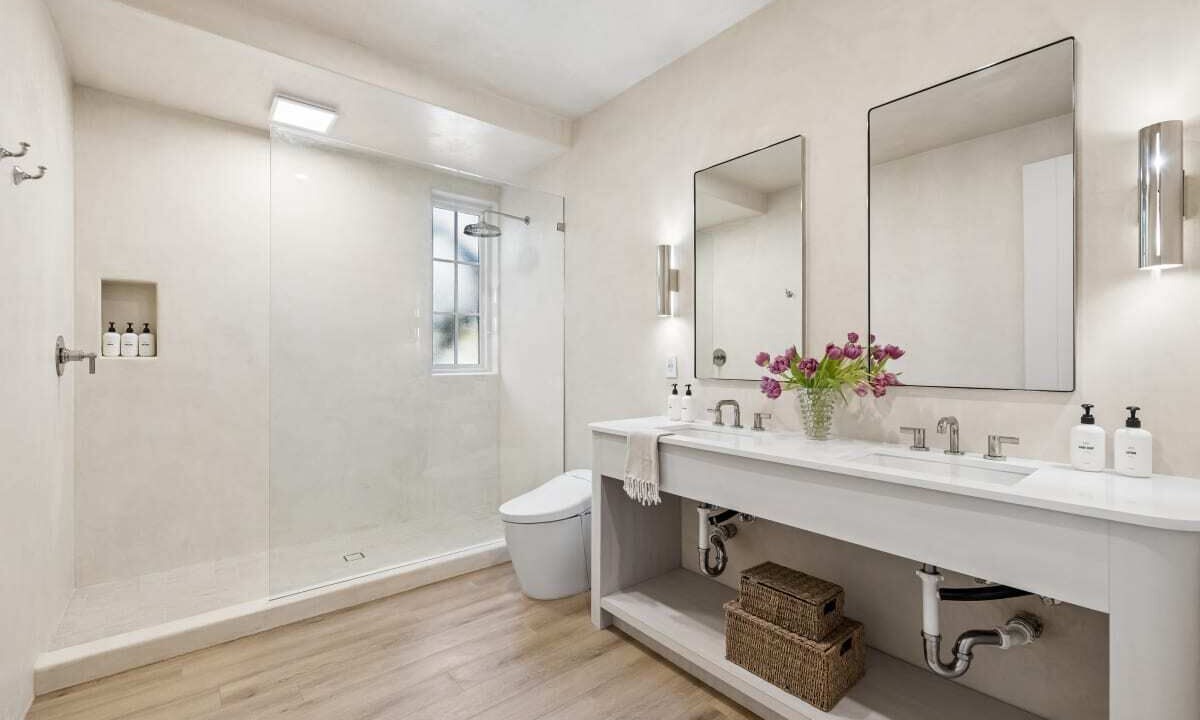 Photo of Bathroom in Oak Park