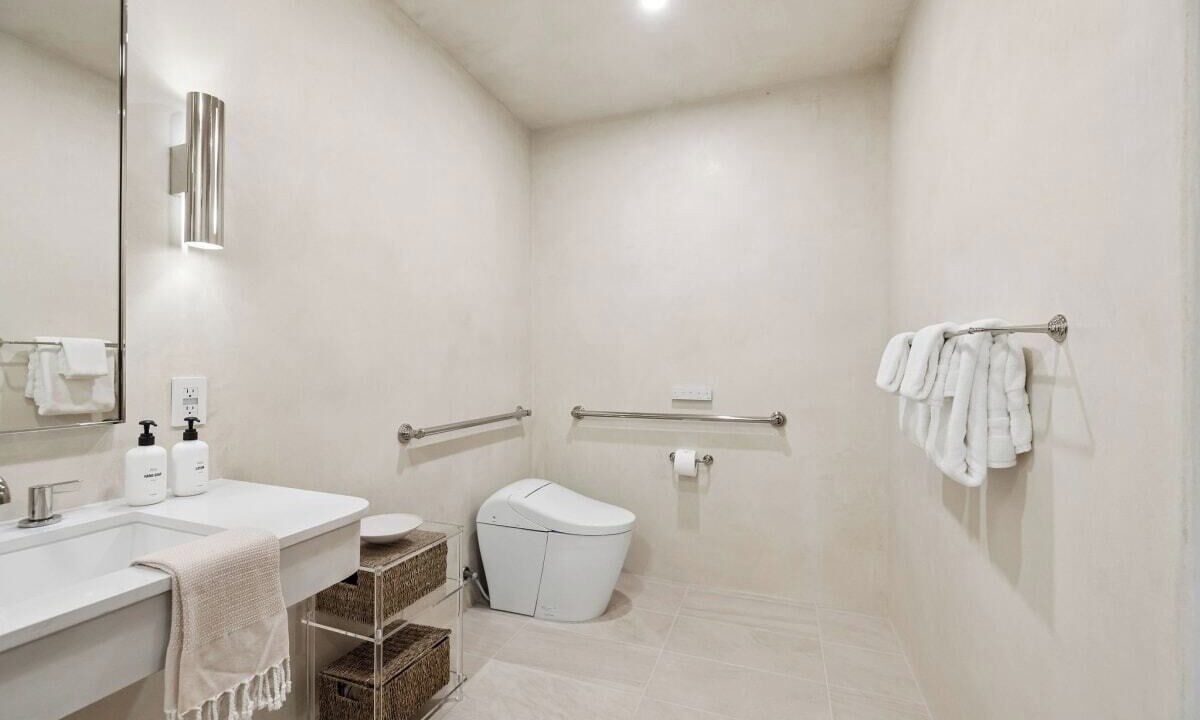 Photo of Bathroom in Oak Park