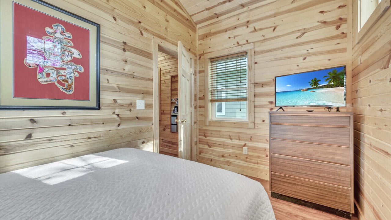 Photo of Bedroom in Okoboji