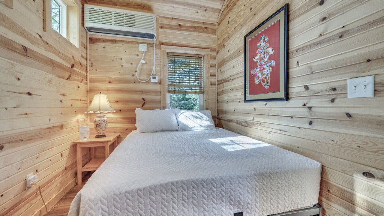 Photo of Bedroom in Okoboji