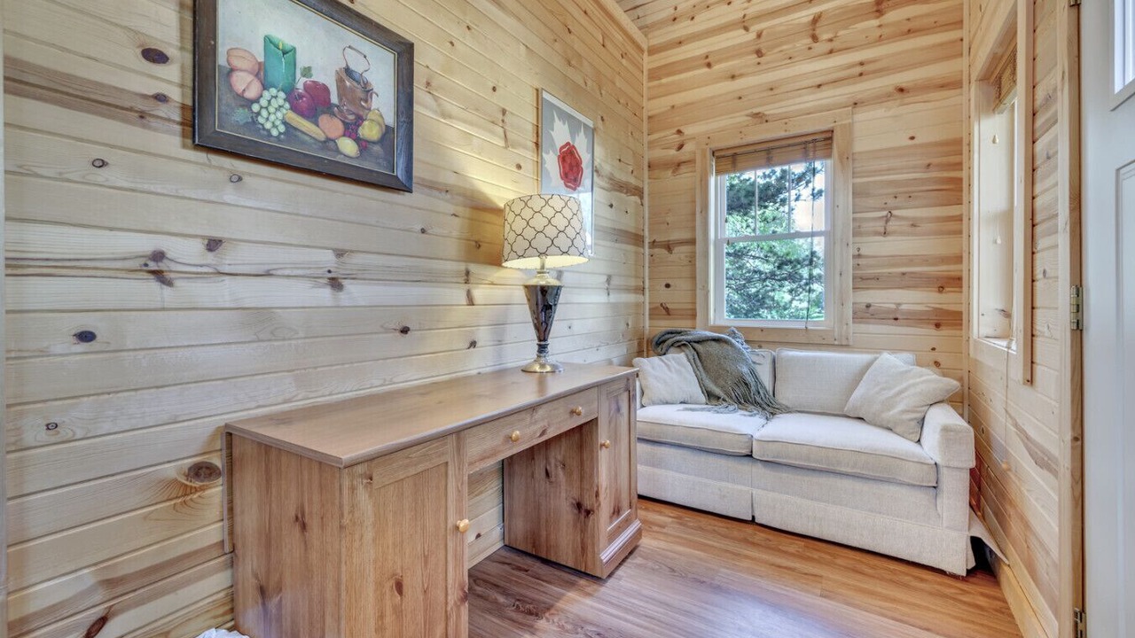 Photo of Livingroom in Okoboji