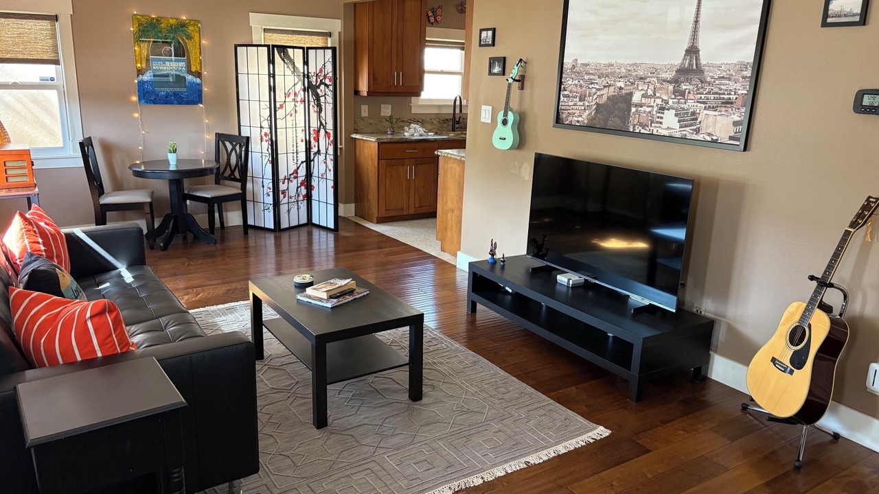 Photo of Livingroom in Circle Area