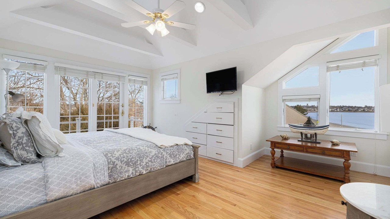 Photo of Bedroom in Top of the Hill