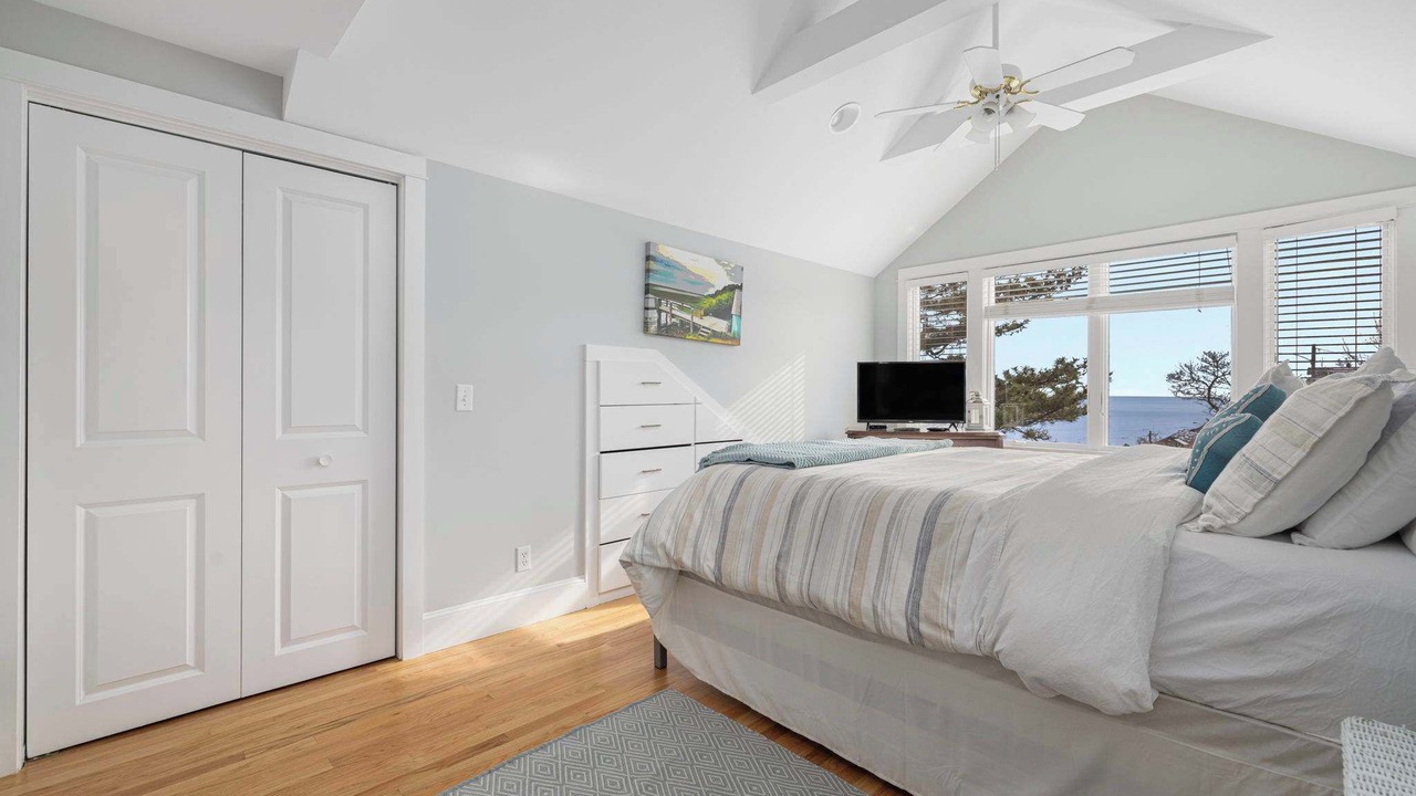 Photo of Bedroom in Top of the Hill