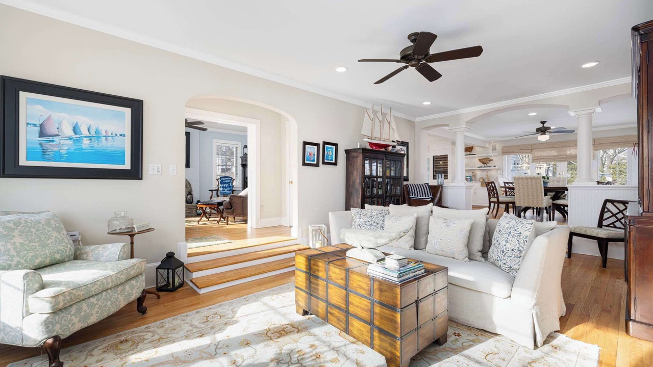 Photo of Livingroom in Top of the Hill