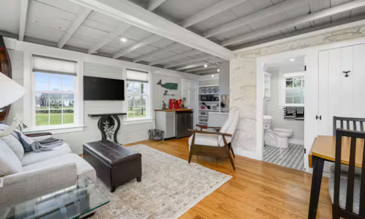Photo of Livingroom in West Barnstable