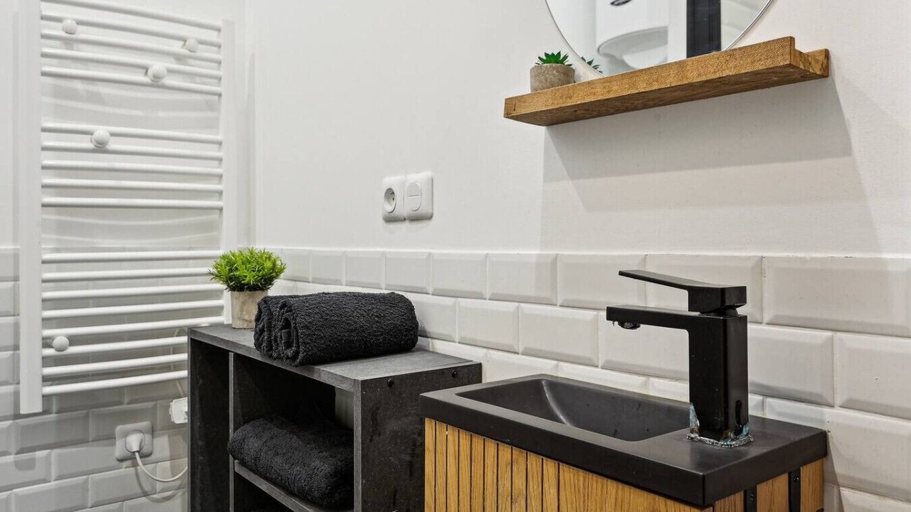 Photo of Bathroom in Les Puces de Saint-Ouen