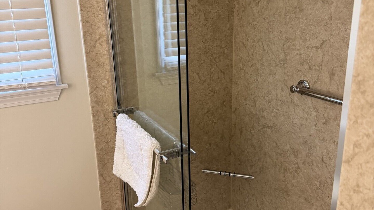 Photo of Bathroom in Teaticket