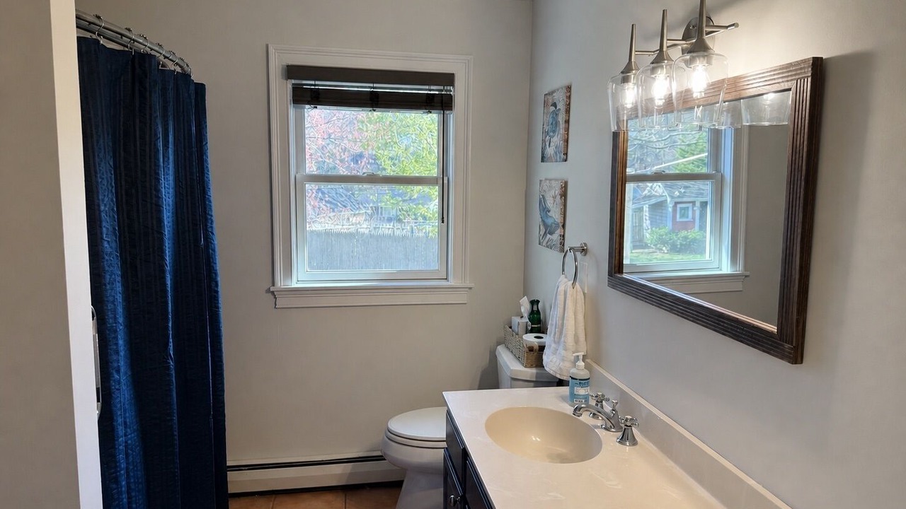 Photo of Bathroom in Teaticket