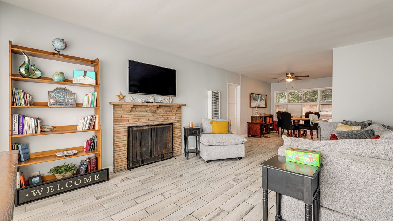 Photo of Livingroom in North Long Beach