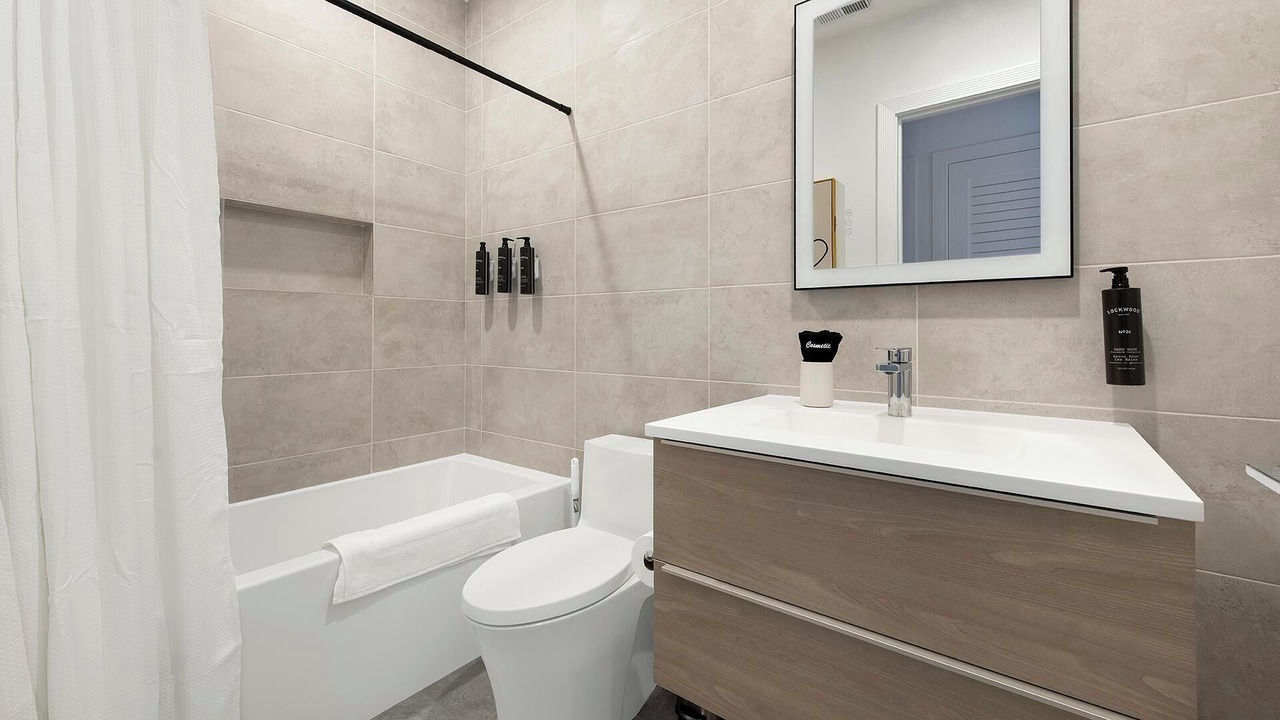 Photo of Bathroom in Mount Vernon Square
