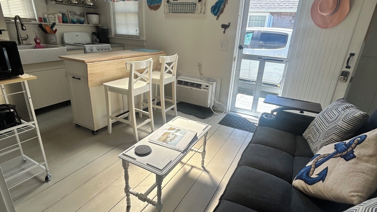 Photo of Livingroom in West Yarmouth