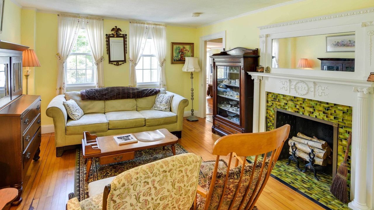 Photo of Livingroom in Warren