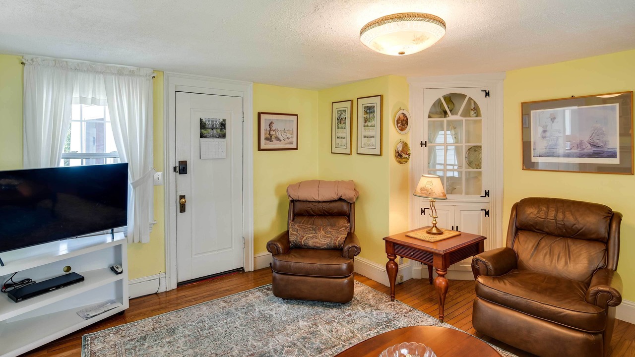 Photo of Livingroom in Warren