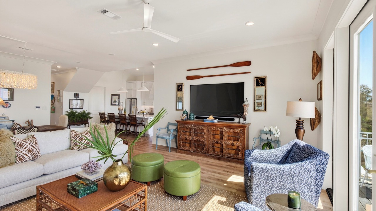 Photo of Livingroom in Henderson Point