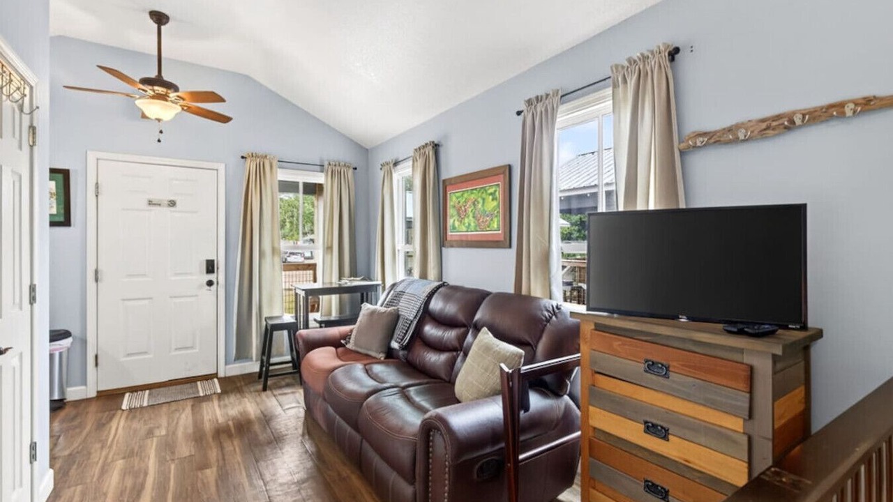 Photo of Livingroom in Gulf Hills
