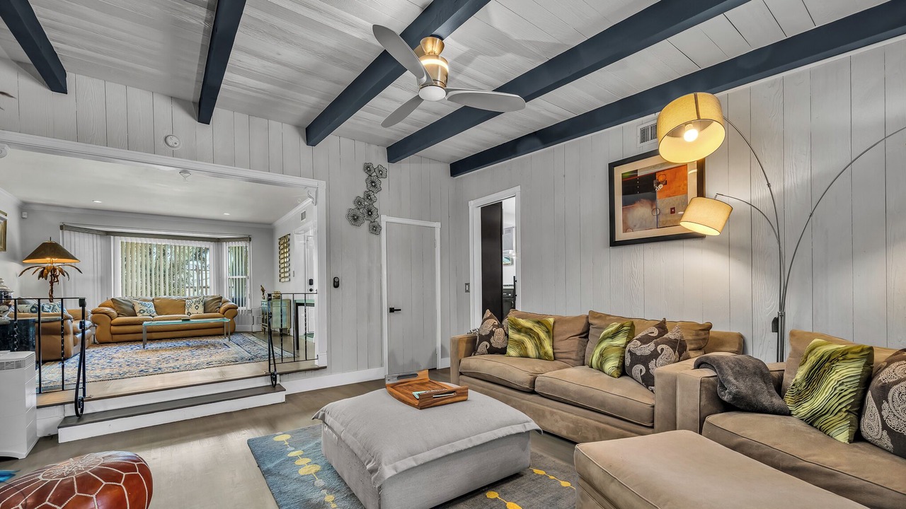 Photo of Livingroom in Van Nuys