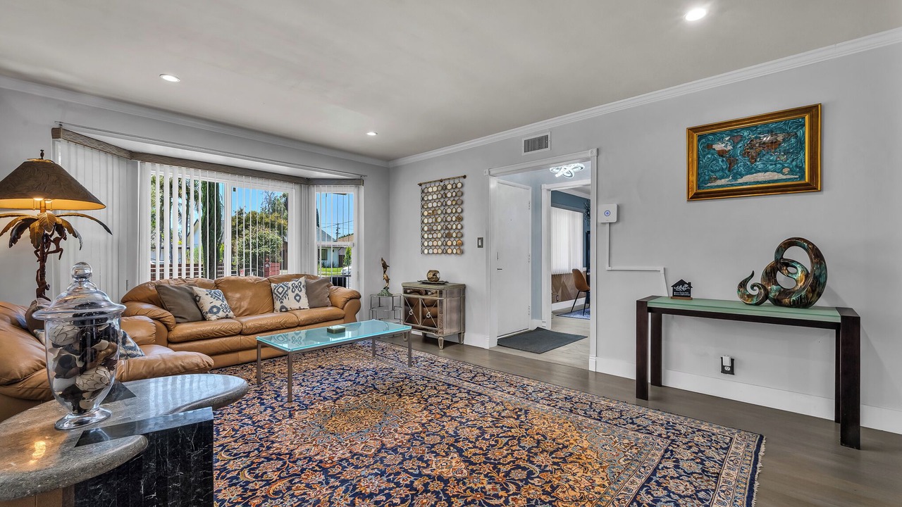 Photo of Livingroom in Van Nuys