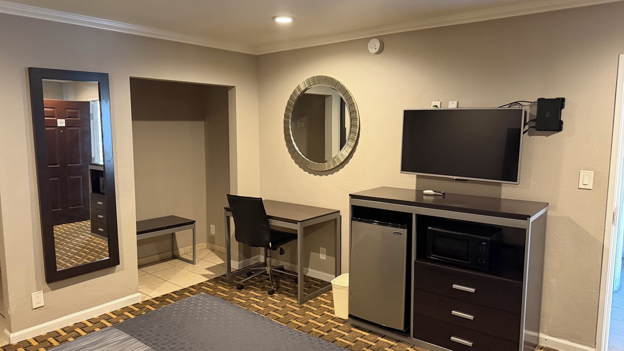 Photo of Bedroom in Inglewood