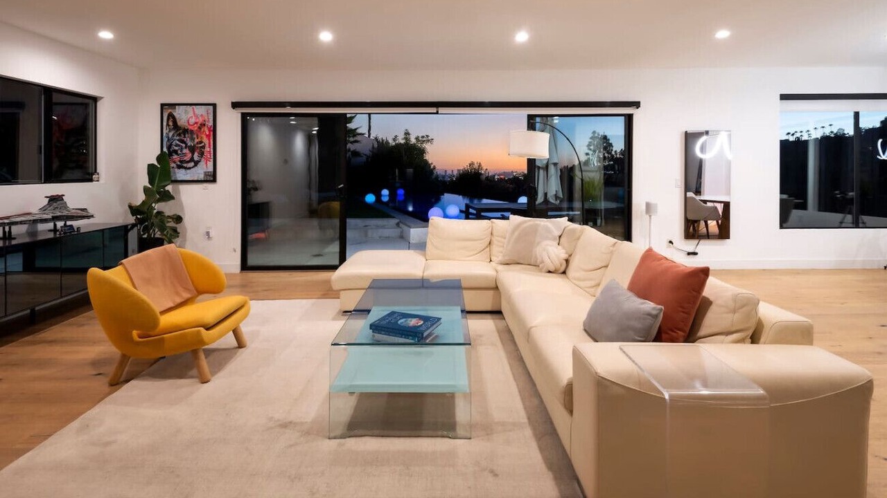 Photo of Others in Hollywood Hills