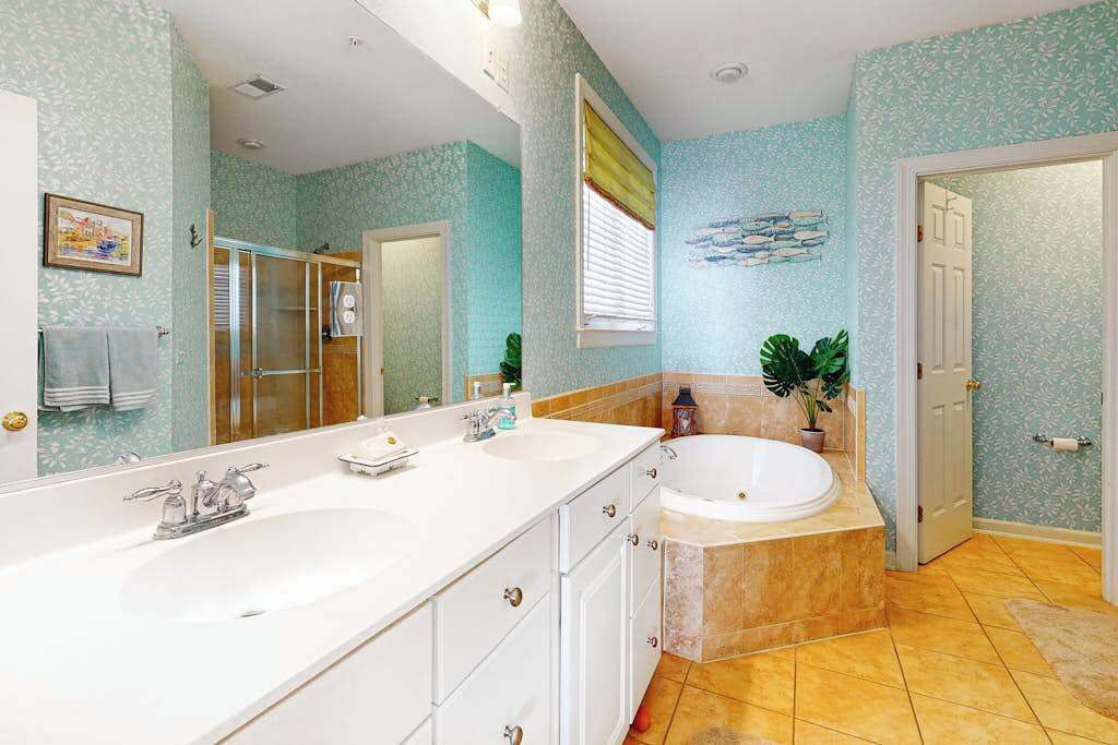 Photo of Bathroom in Sunset Island