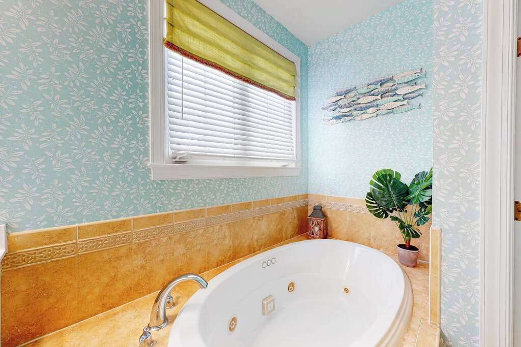 Photo of Bathroom in Sunset Island