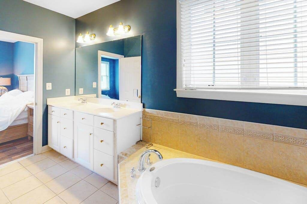 Photo of Bathroom in Sunset Island