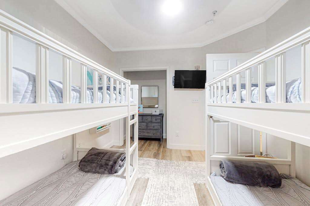 Photo of Bedroom in Sunset Island