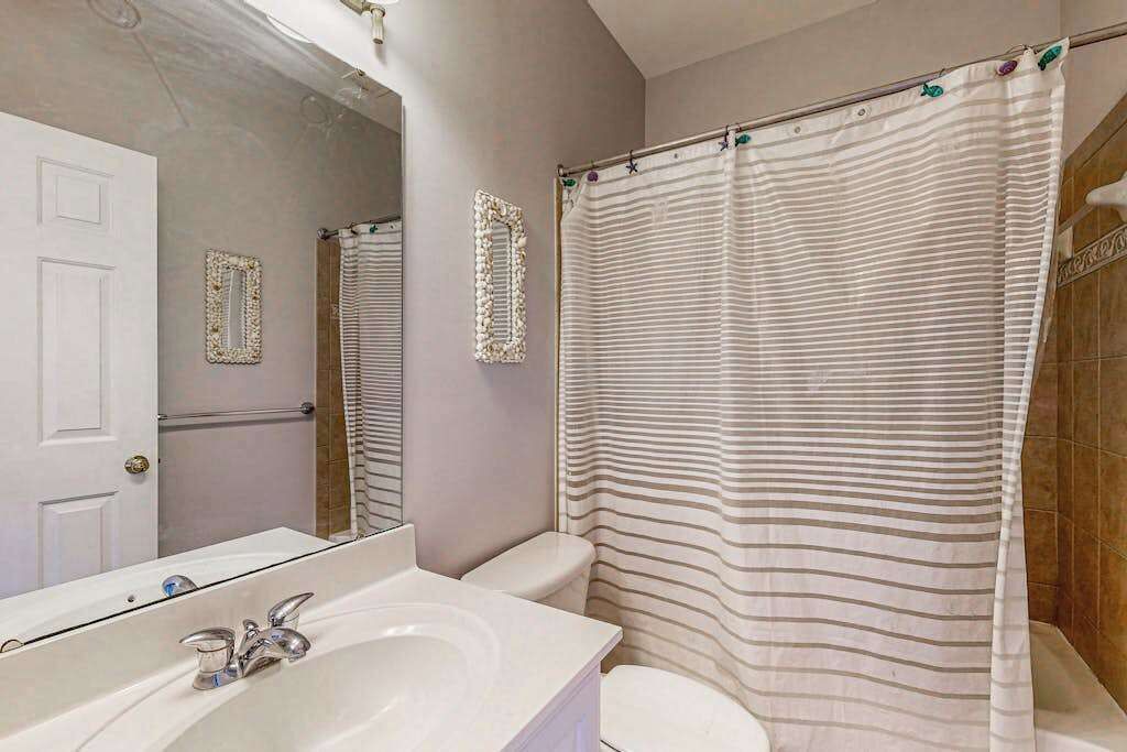 Photo of Bathroom in Sunset Island