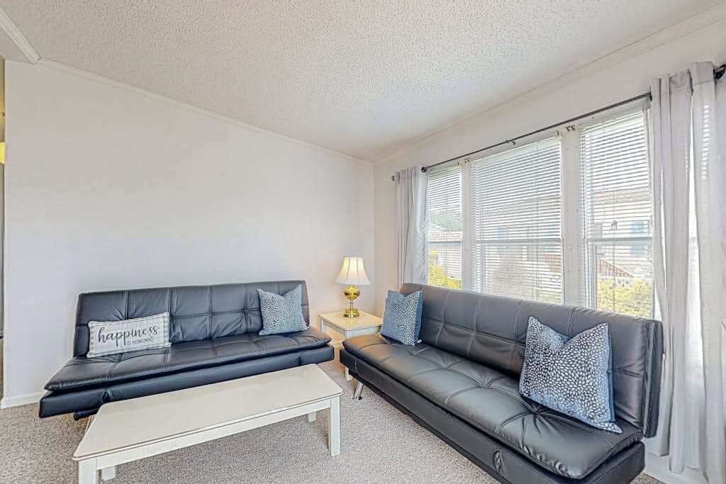Photo of Livingroom in Assateague Pointe