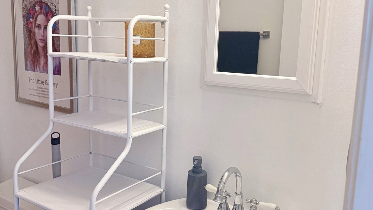 Photo of Bathroom in Mid-Wilshire