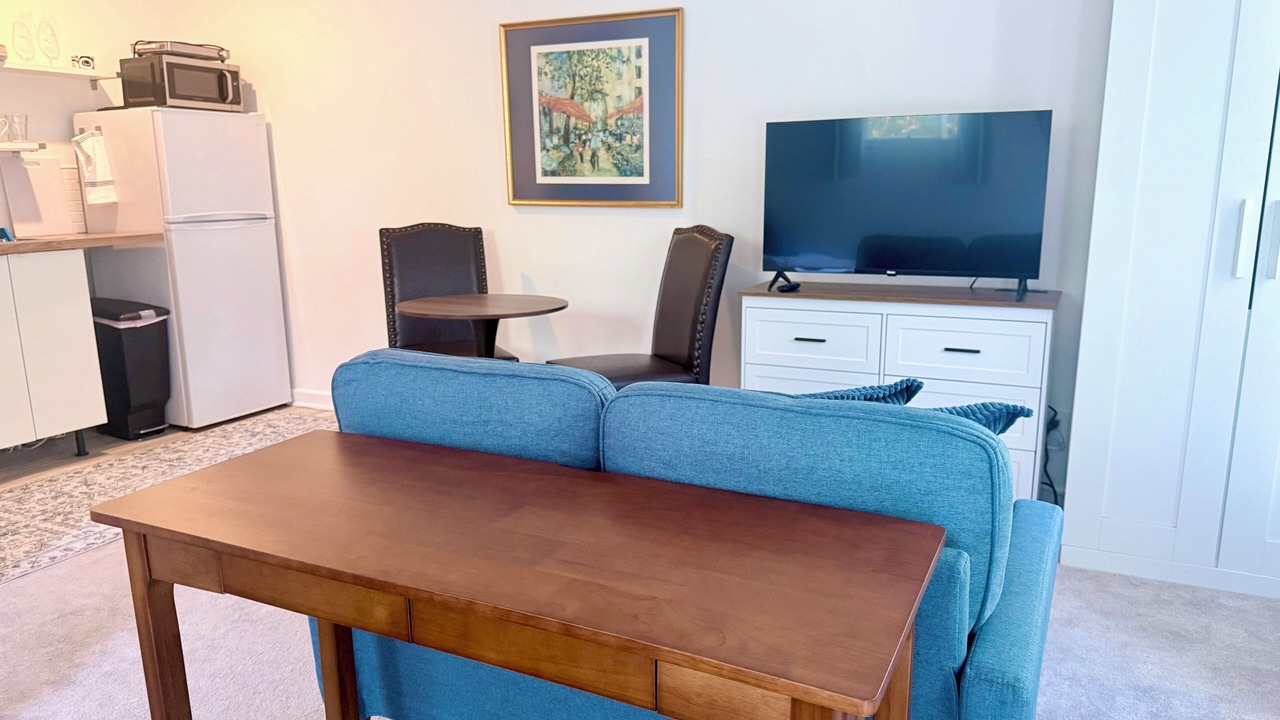 Photo of Livingroom in Mid-Wilshire
