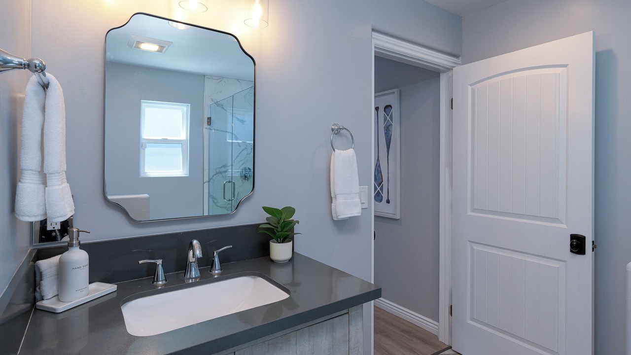 Photo of Bathroom in Oxnard Shores