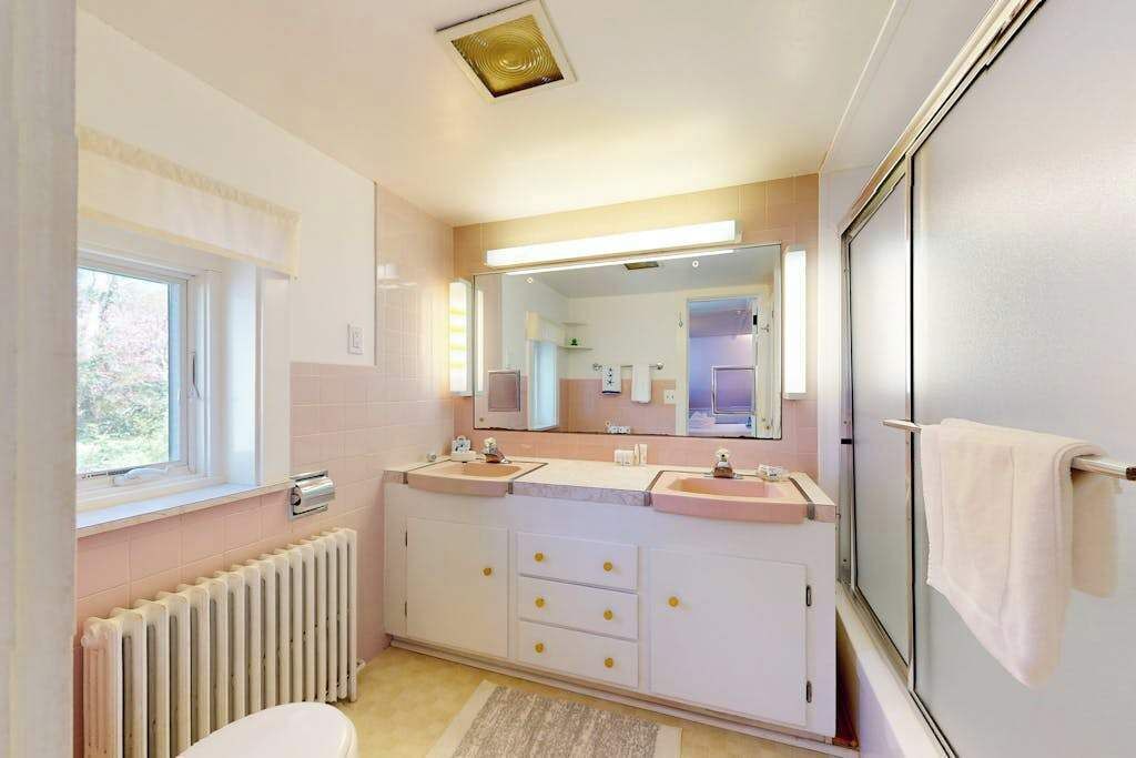 Photo of Bathroom in East Orleans