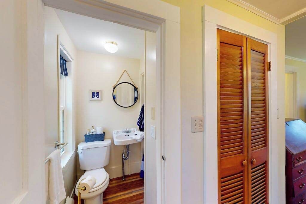 Photo of Bathroom in East Orleans