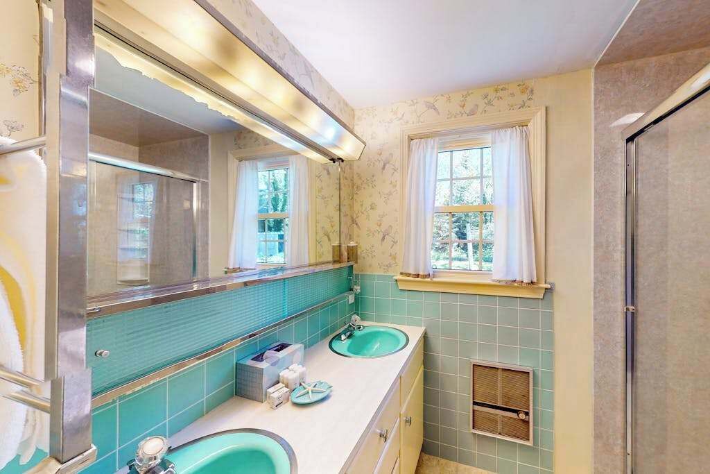 Photo of Bathroom in East Orleans
