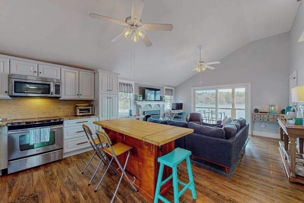 Photo of Kitchen in Ponds of Plymouth