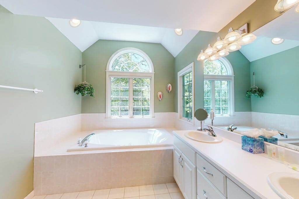Photo of Bathroom in East Orleans