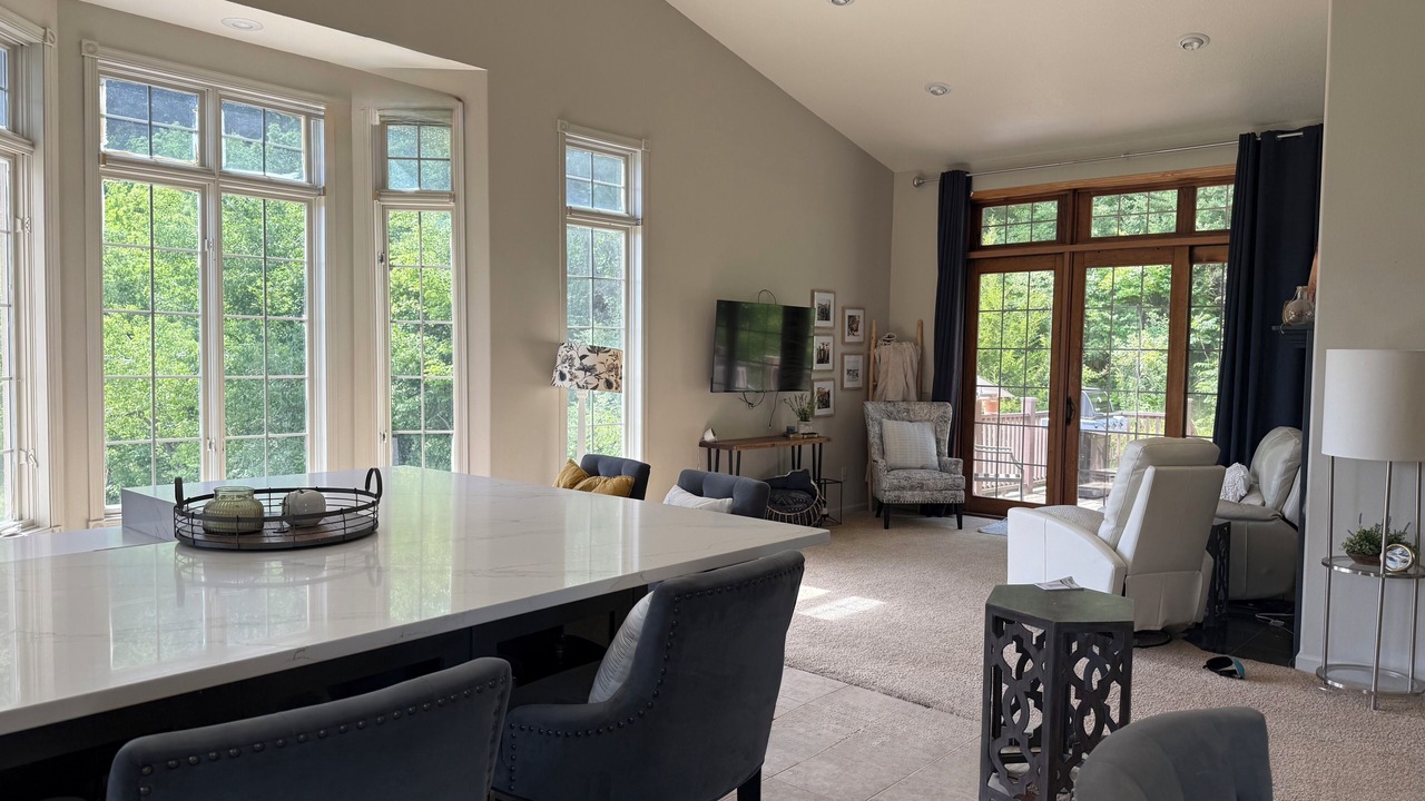 Photo of Livingroom in West Salem