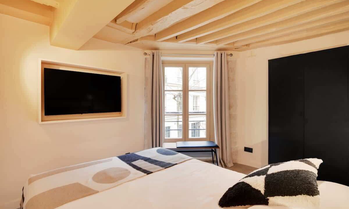 Photo of Bedroom in Notre-Dame-des-Champs